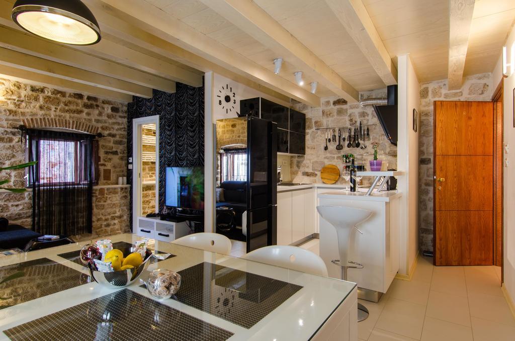Apartment Capo Family & Capo Studio -Old Town-Parking Trogir Room photo
