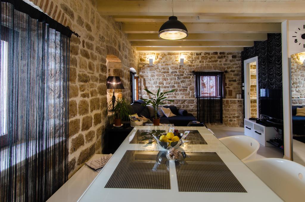 Apartment Capo Family & Capo Studio -Old Town-Parking Trogir Room photo