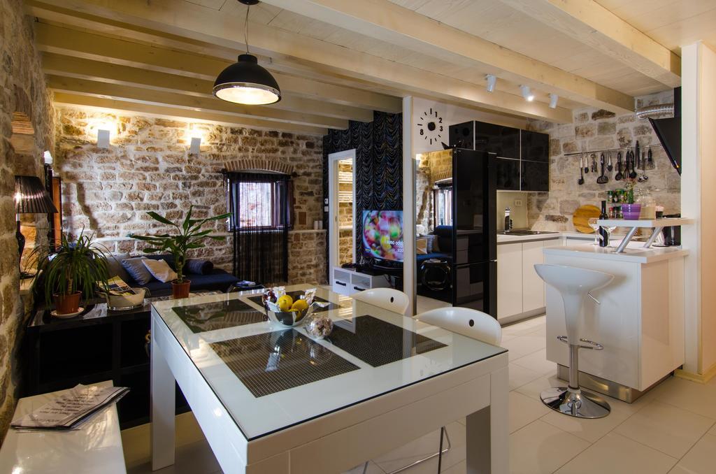 Apartment Capo Family & Capo Studio -Old Town-Parking Trogir Room photo
