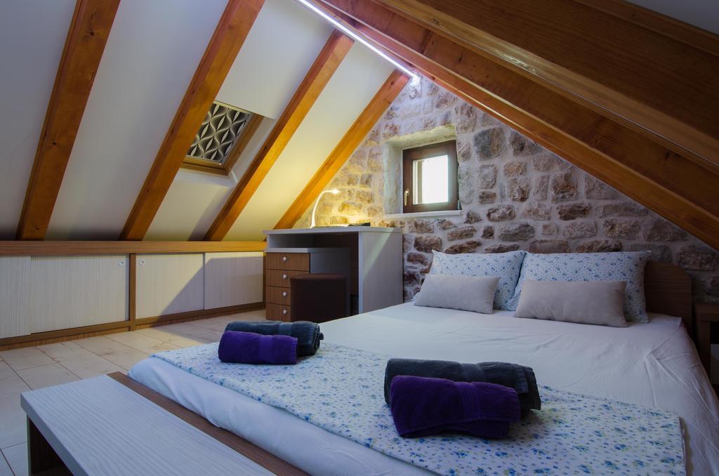 Apartment Capo Family & Capo Studio -Old Town-Parking Trogir Room photo
