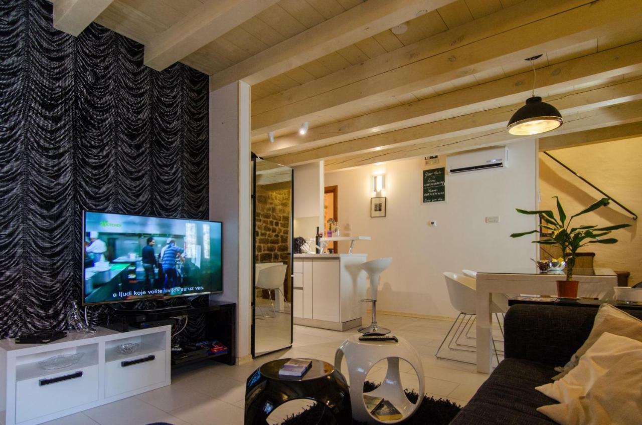 Apartment Capo Family & Capo Studio -Old Town-Parking Trogir Exterior photo