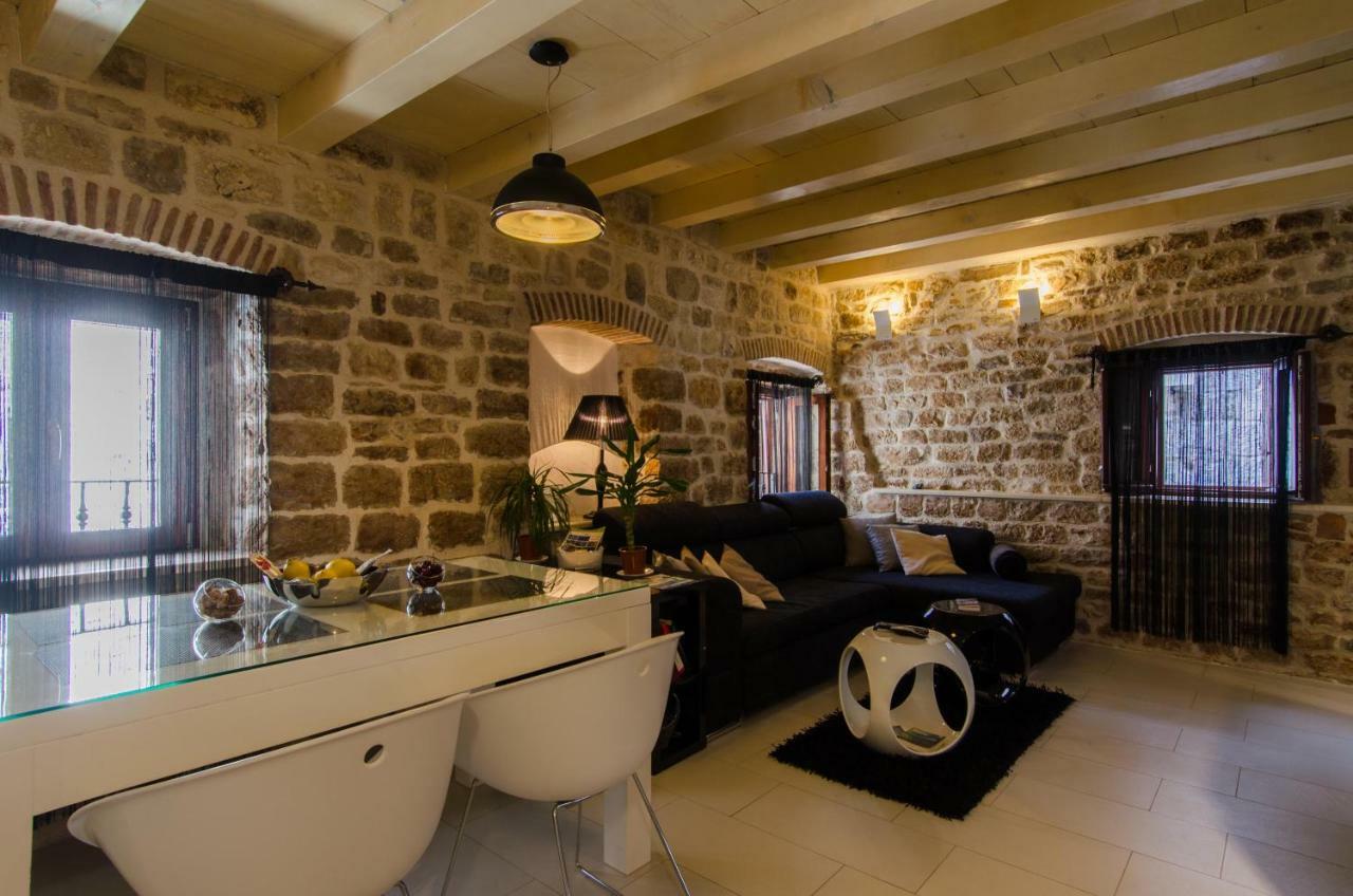 Apartment Capo Family & Capo Studio -Old Town-Parking Trogir Exterior photo